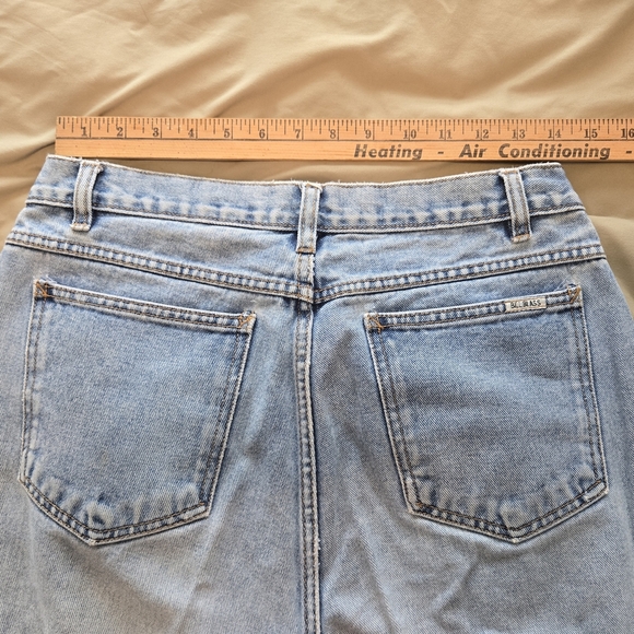 VTG 80s Bill Blass Denim Mom Jeans in a Light Wash - Picture 7 of 11
